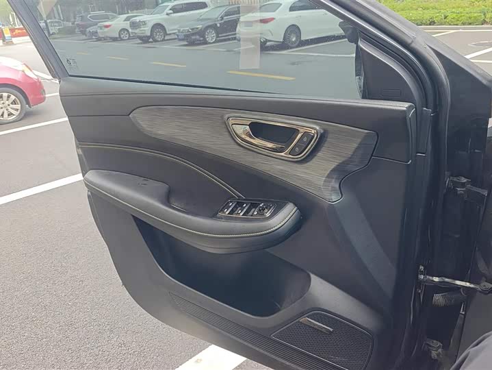 Photo 7 - Roewe RX5