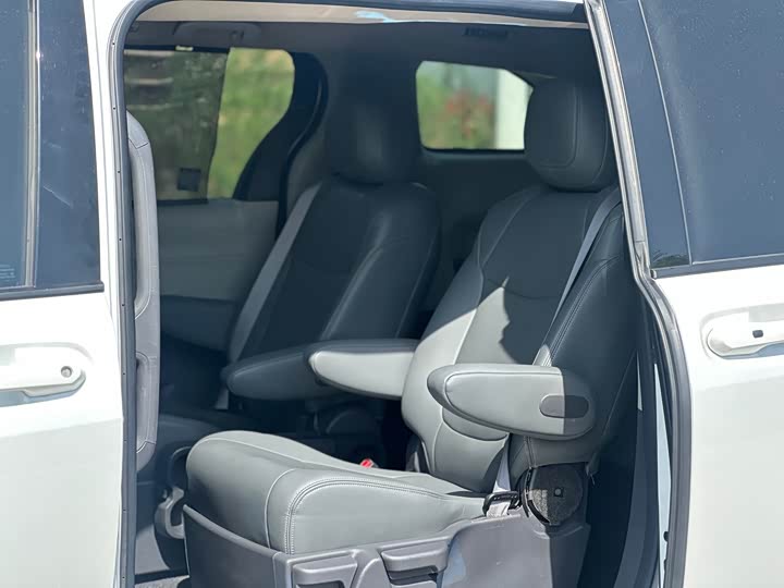 Toyota Sienna 2024 2024款 2.5L混动 舒适版