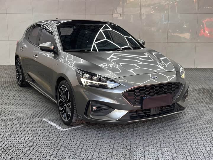 Ford Focus 2021 2021款 两厢 EcoBoost 180 自动ST Line