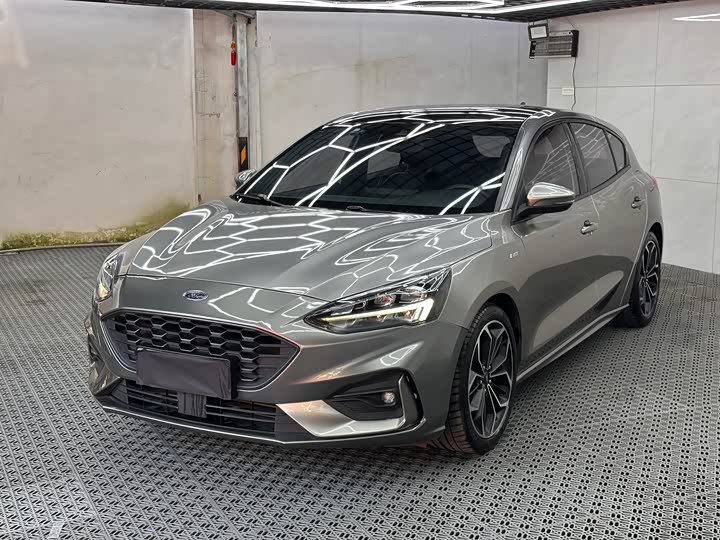 Ford Focus 2021 2021款 两厢 EcoBoost 180 自动ST Line