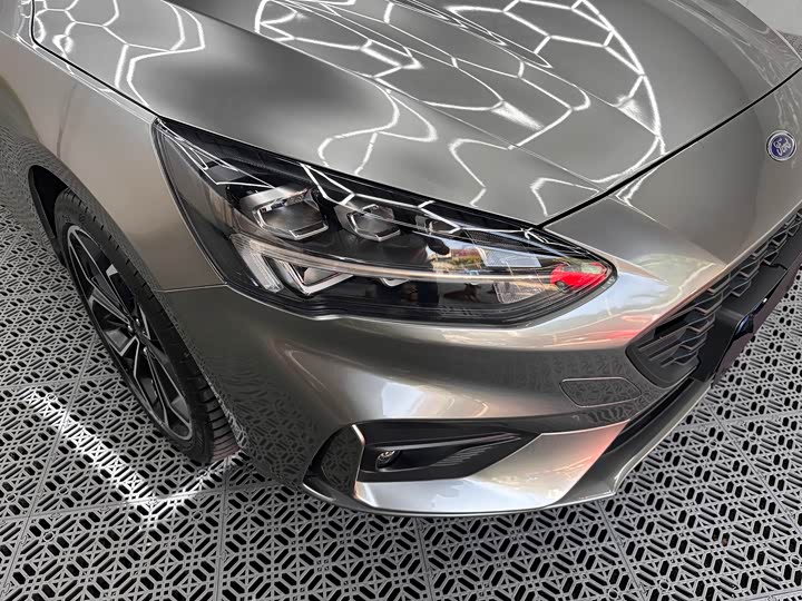 Ford Focus 2021 2021款 两厢 EcoBoost 180 自动ST Line