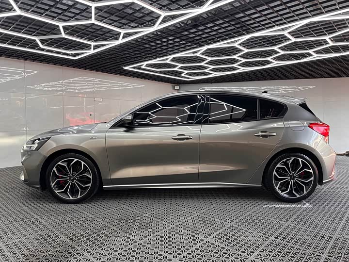 Ford Focus 2021 2021款 两厢 EcoBoost 180 自动ST Line