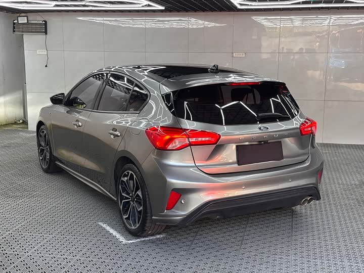 Ford Focus 2021 2021款 两厢 EcoBoost 180 自动ST Line