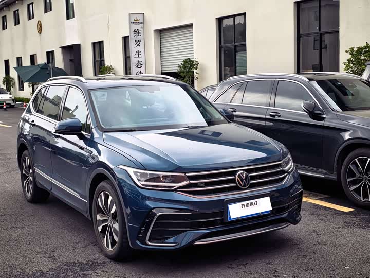Фото 2 - Volkswagen Tiguan L Pro