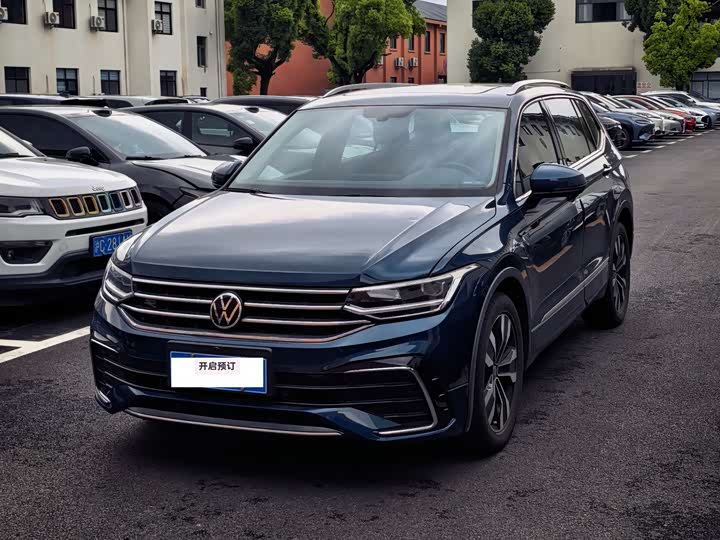 Фото 3 - Volkswagen Tiguan L Pro