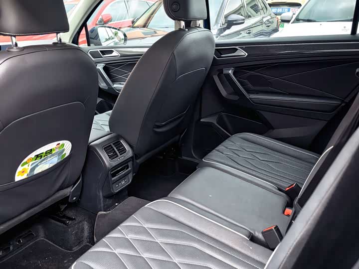 Фото 5 - Volkswagen Tiguan L Pro