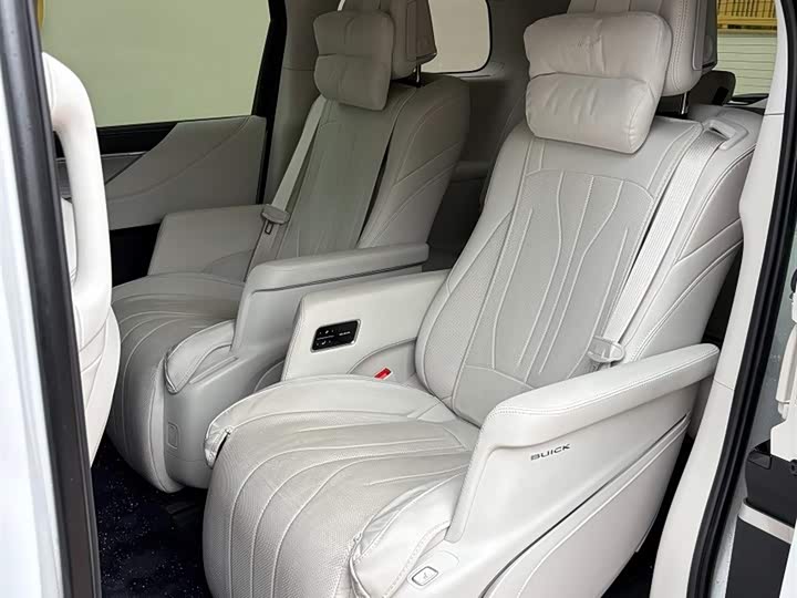 Фото 7 - Buick GL8 Hybrid