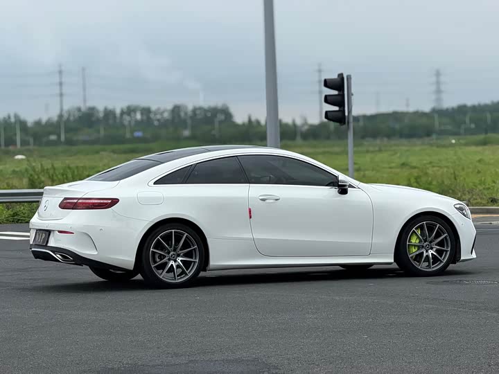 Фото 9 - Mercedes-Benz E-Class