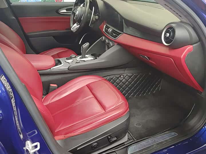 Alfa Romeo Giulia 2021 2021款 2.0T 280HP 豪华版