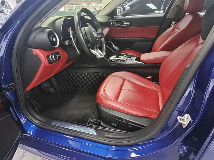 Alfa Romeo Giulia 2021 2021款 2.0T 280HP 豪华版