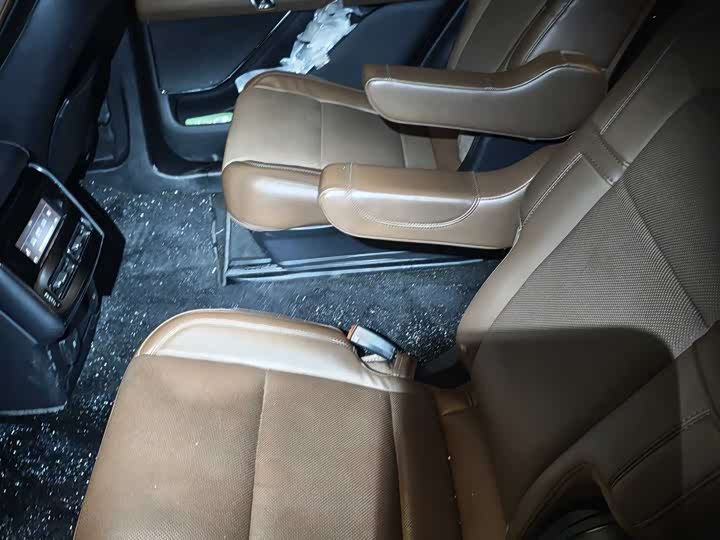 Photo 5 - Lincoln Aviator