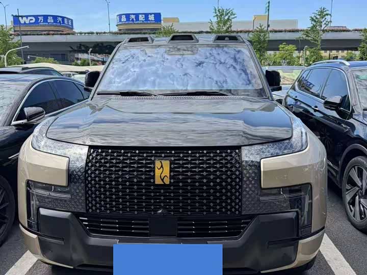 2025 BYD Yangwang U8