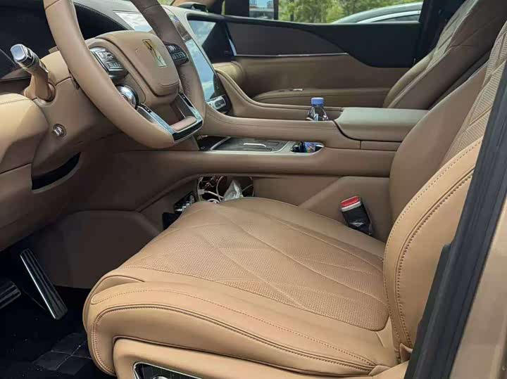 2025 BYD Yangwang U8