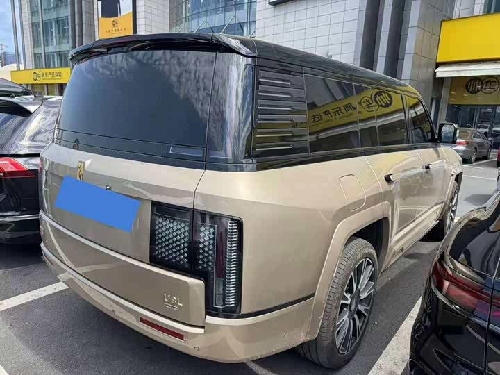 2025 BYD Yangwang U8