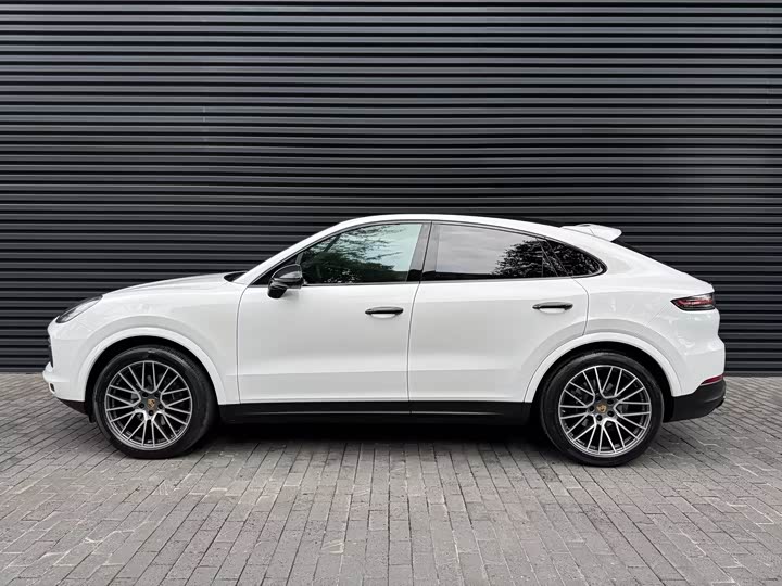 Photo 2 - Porsche Cayenne