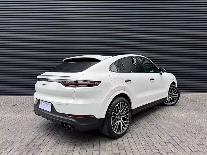 Photo 6 - Porsche Cayenne