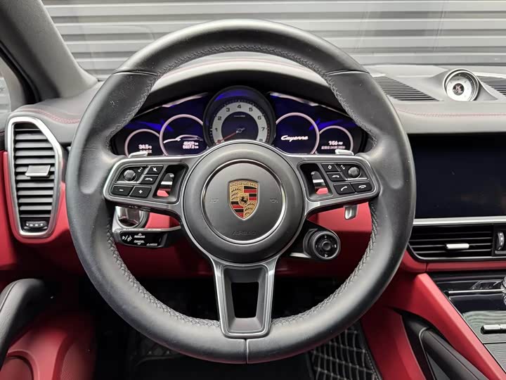 Photo 8 - Porsche Cayenne