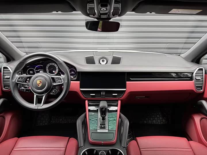 Photo 9 - Porsche Cayenne