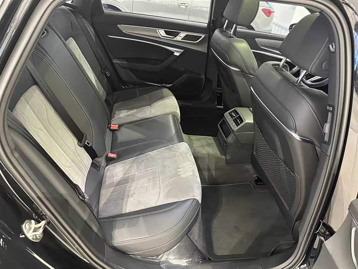 Фото 8 - Audi A6L