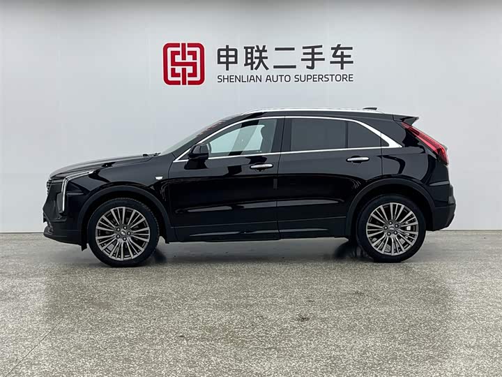 Photo 4 - Cadillac XT4