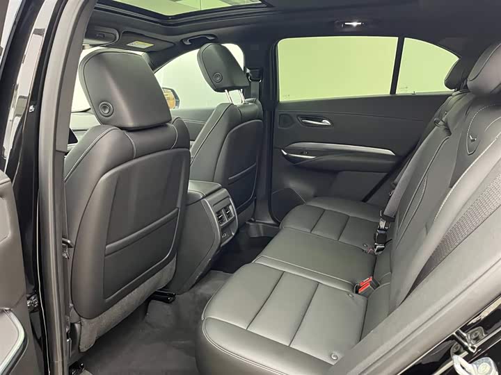 Photo 7 - Cadillac XT4