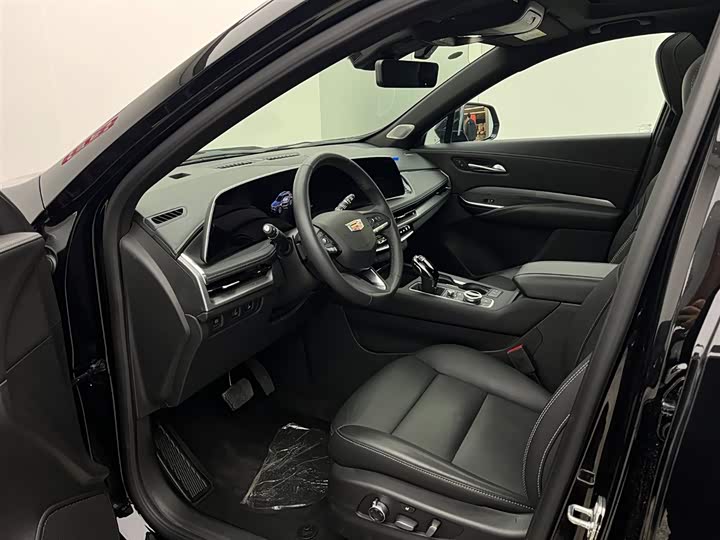 Photo 9 - Cadillac XT4