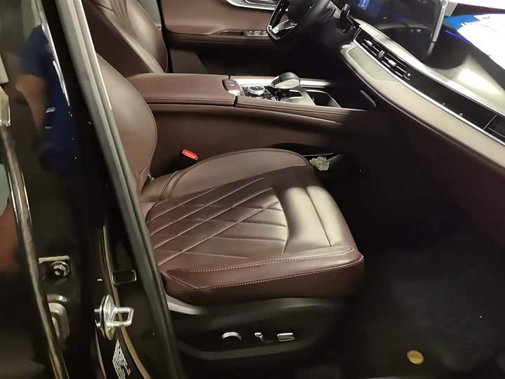 Chery Tiggo 8 Pro 2024 2024款 冠军版 390T 两驱巅峰版 5座