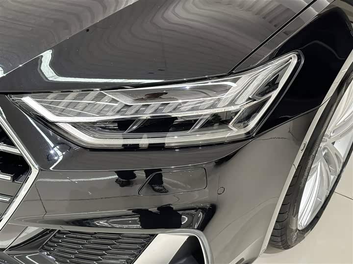 Фото 4 - Audi A7L