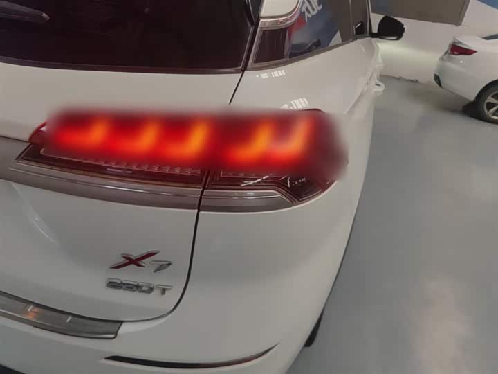 Photo 8 - Changan Oshan X7