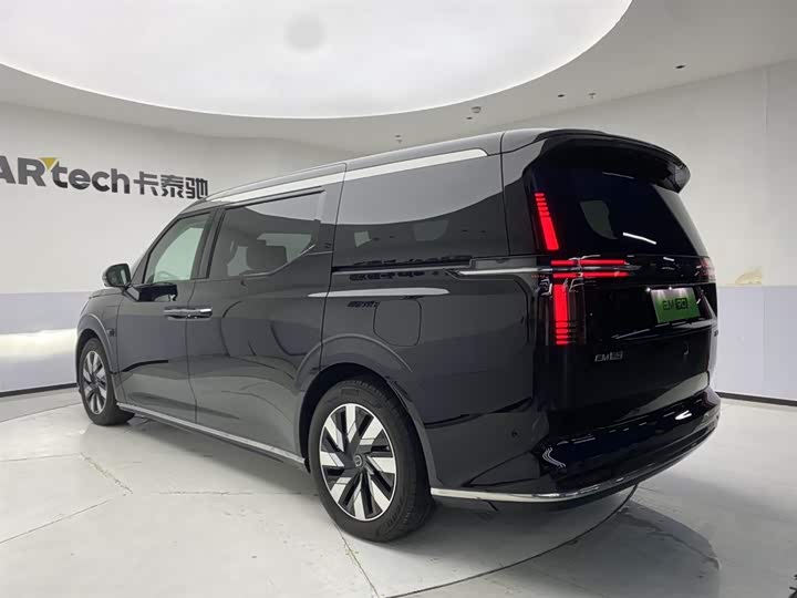 Фото 7 - Volvo EM90