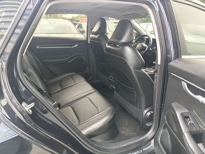 Фото 6 - Geely Emgrand