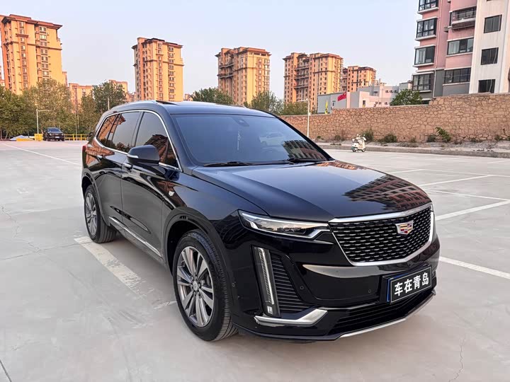 Photo 3 - Cadillac XT6