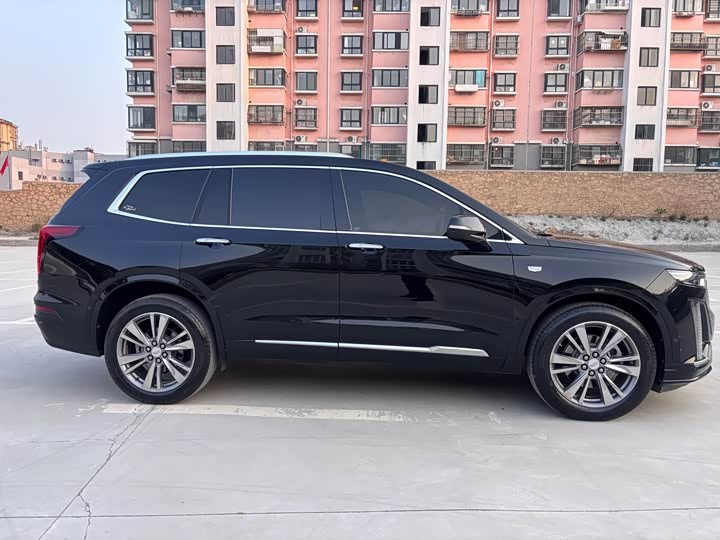 Photo 4 - Cadillac XT6
