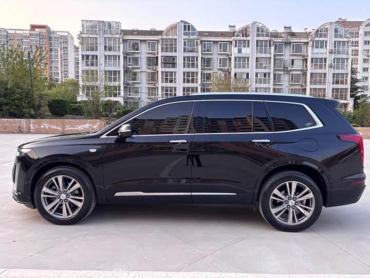 Photo 5 - Cadillac XT6