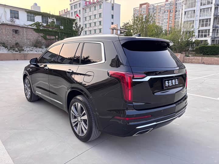 Photo 8 - Cadillac XT6
