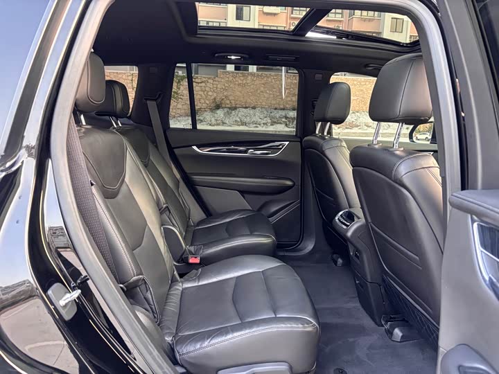 Photo 9 - Cadillac XT6
