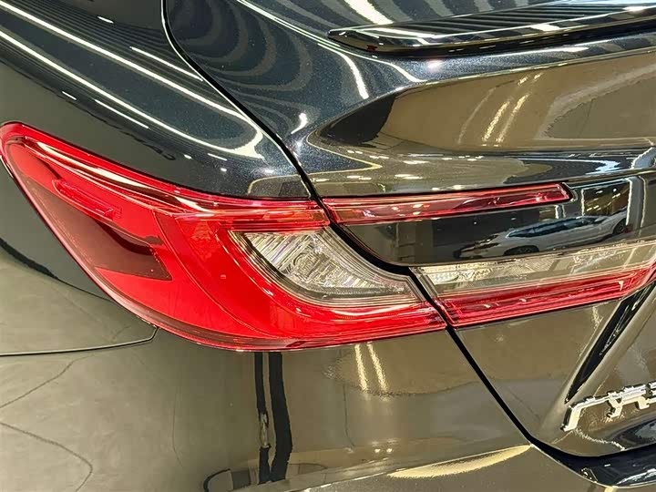 Toyota Camry 2026 2026款 双擎 2.0HSE 运动Lite版