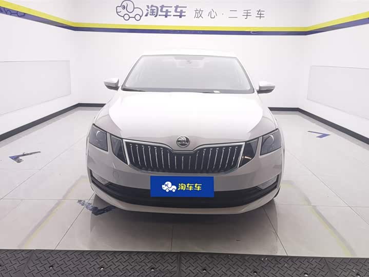 Photo 2 - Skoda Octavia Pro