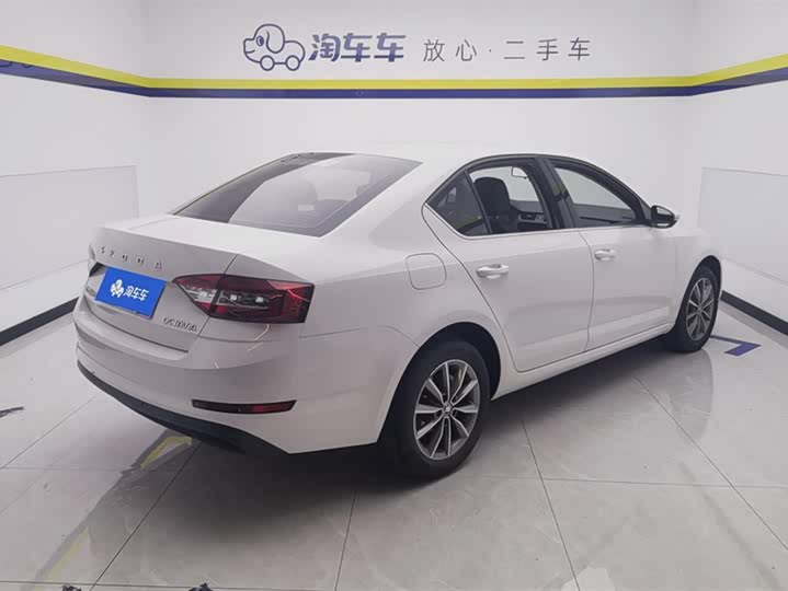 Photo 3 - Skoda Octavia Pro