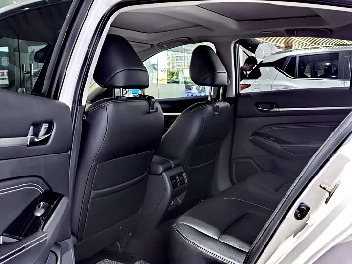Zdjęcie 6 - Nissan Teana