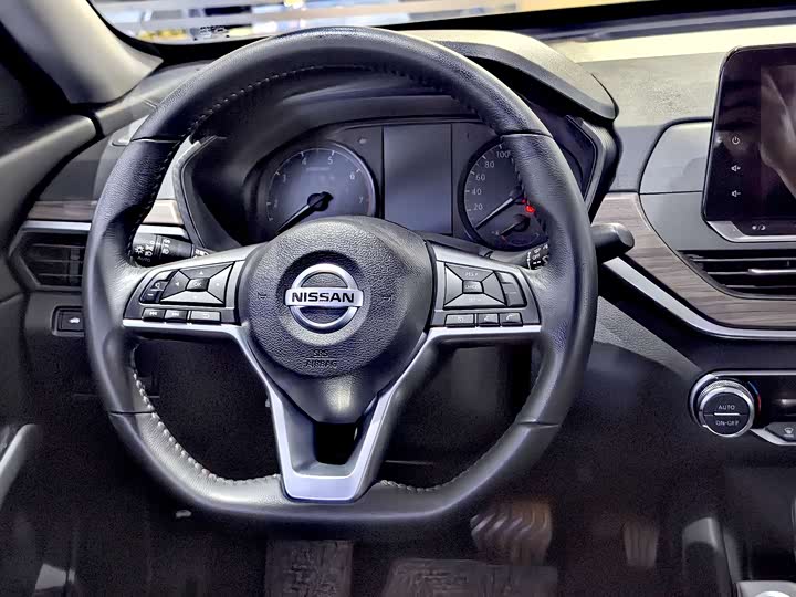 Zdjęcie 8 - Nissan Teana