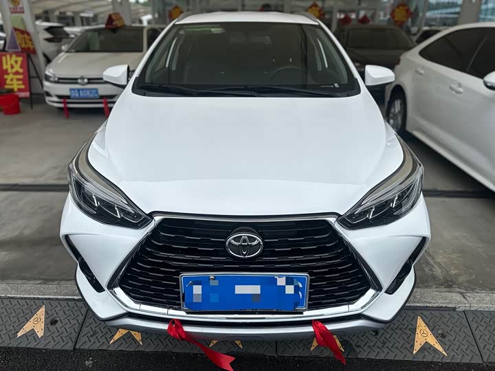 Фото 2 - Toyota Yaris L Hatchback