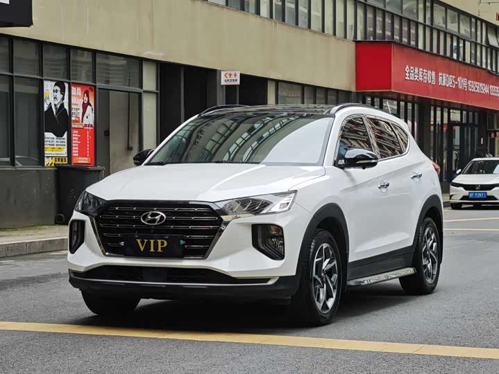 Photo 1 - Hyundai Tucson L