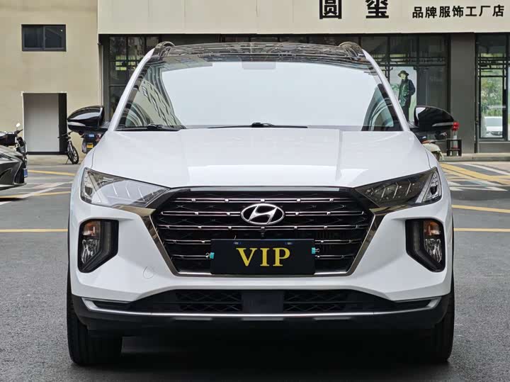 Photo 2 - Hyundai Tucson L