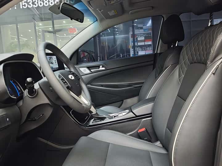 Photo 5 - Hyundai Tucson L
