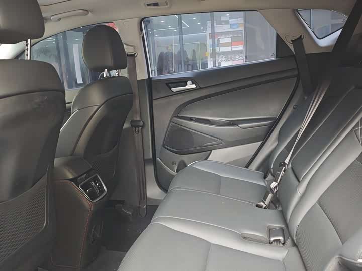 Photo 6 - Hyundai Tucson L