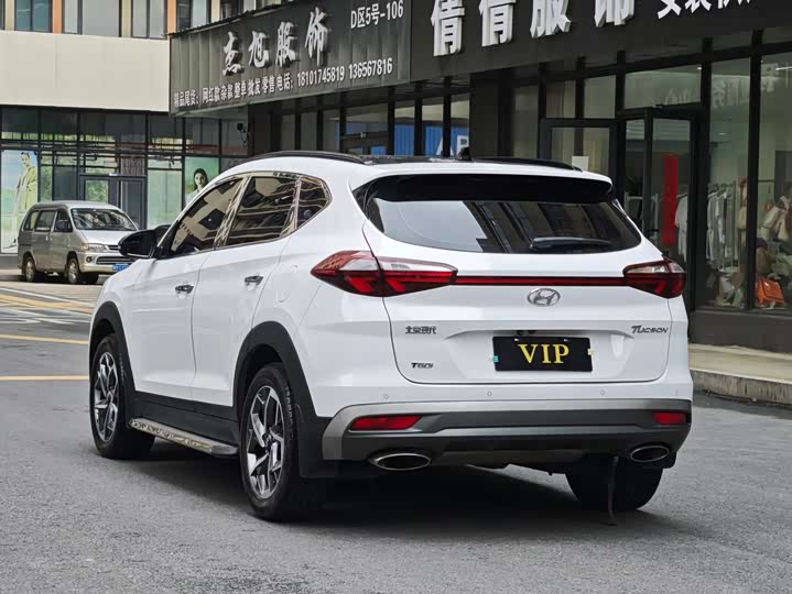 Photo 7 - Hyundai Tucson L