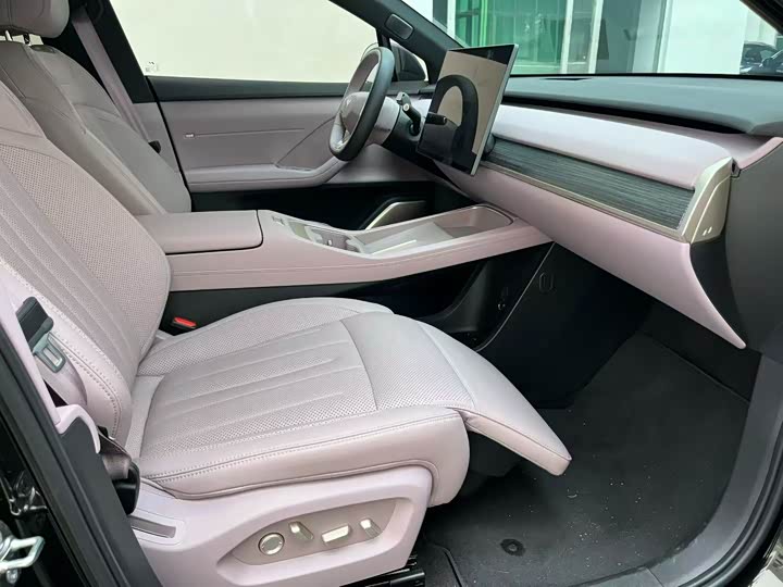 Photo 7 - Nio Onvo L60