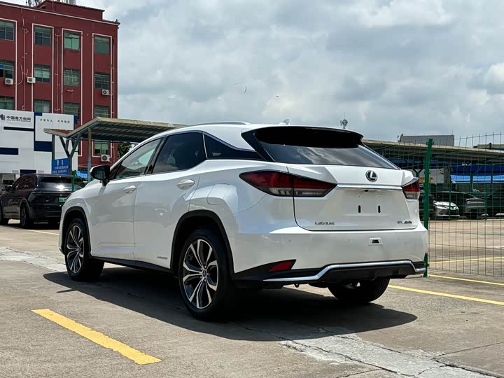 Фото 5 - Lexus RX