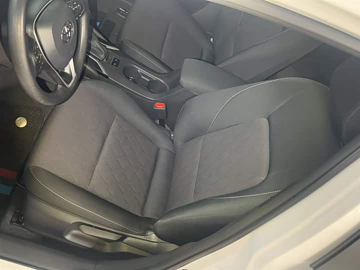 Фото 8 - Toyota Corolla